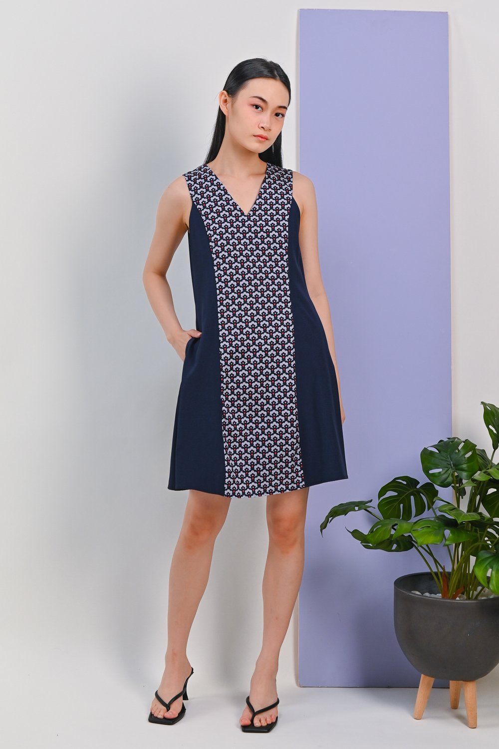 NAVY TRUMPET FLORAL SLEEVELESS PANELLED DRESS