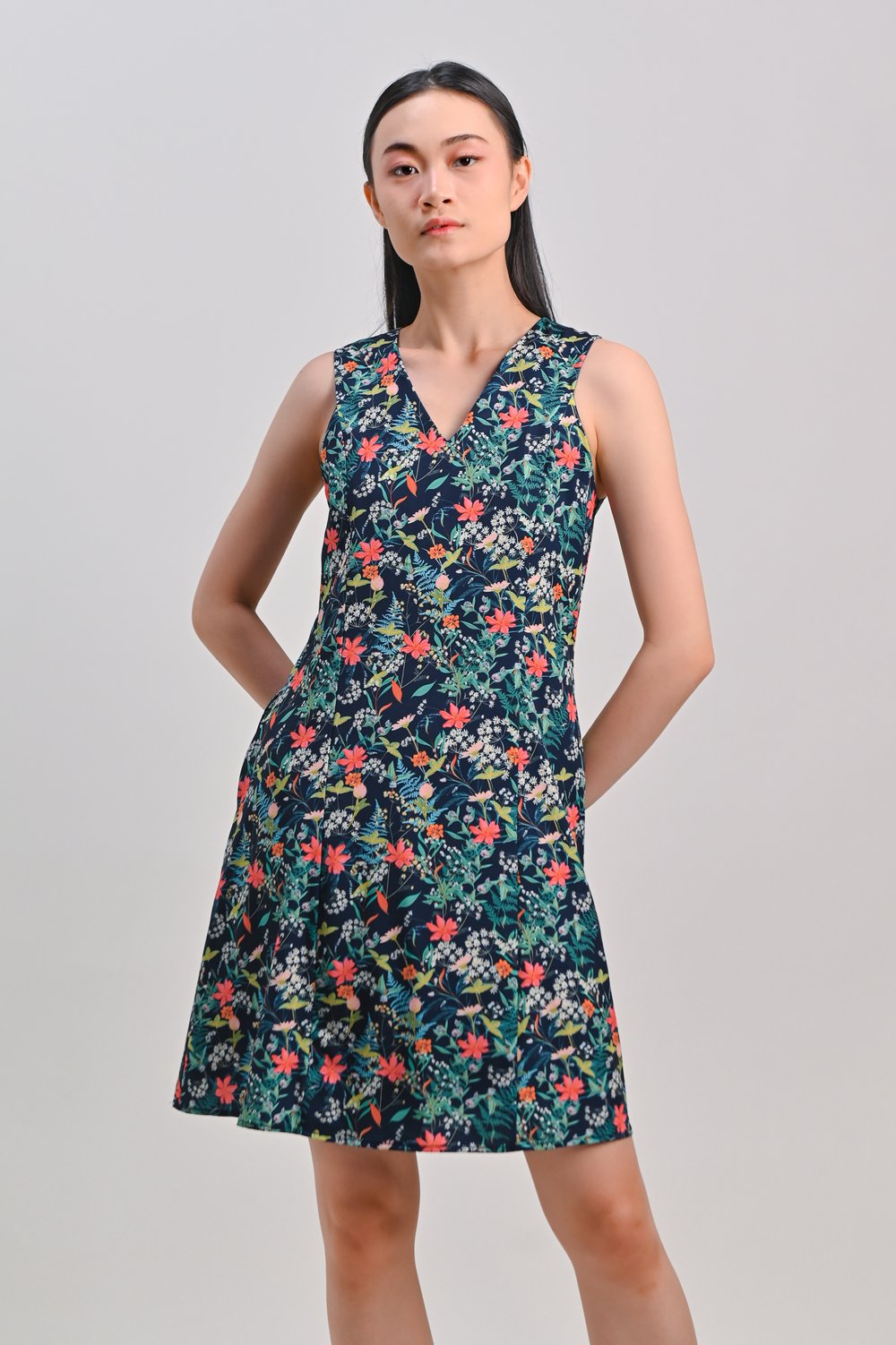 HALSTON NAVY FLORAL SLEEVELESS PANELLED DRESS HALSTON NAVY FLORAL SLEEVELESS PANELLED DRESS