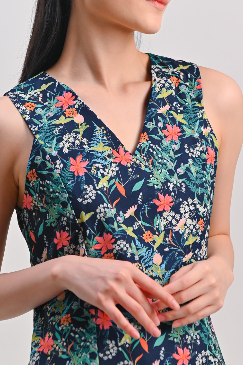 HALSTON NAVY FLORAL SLEEVELESS PANELLED DRESS HALSTON NAVY FLORAL SLEEVELESS PANELLED DRESS
