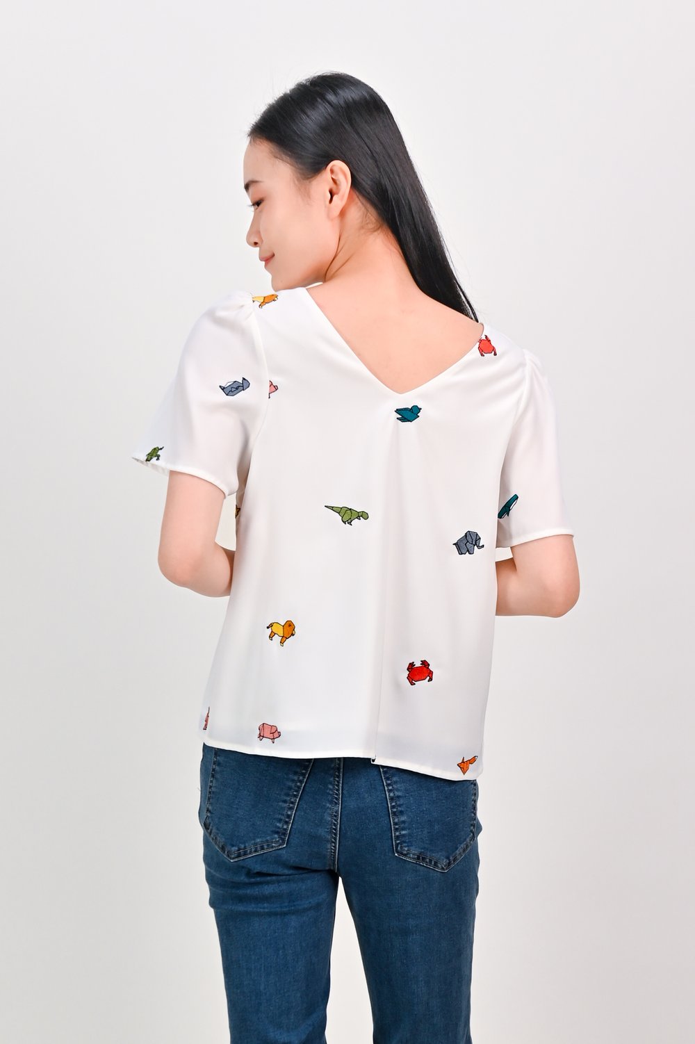 ORIGAMI ZOO EMB. SLEEVED TOP IN WHITE ORIGAMI ZOO EMB. SLEEVED TOP IN WHITE