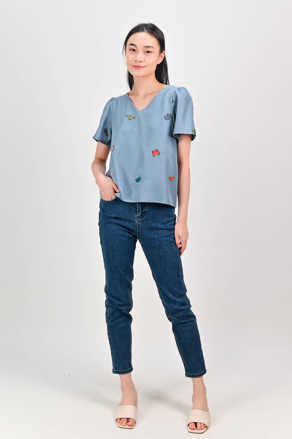 ORIGAMI ZOO EMB. SLEEVED TOP IN BLUE ORIGAMI ZOO EMB. SLEEVED TOP IN BLUE