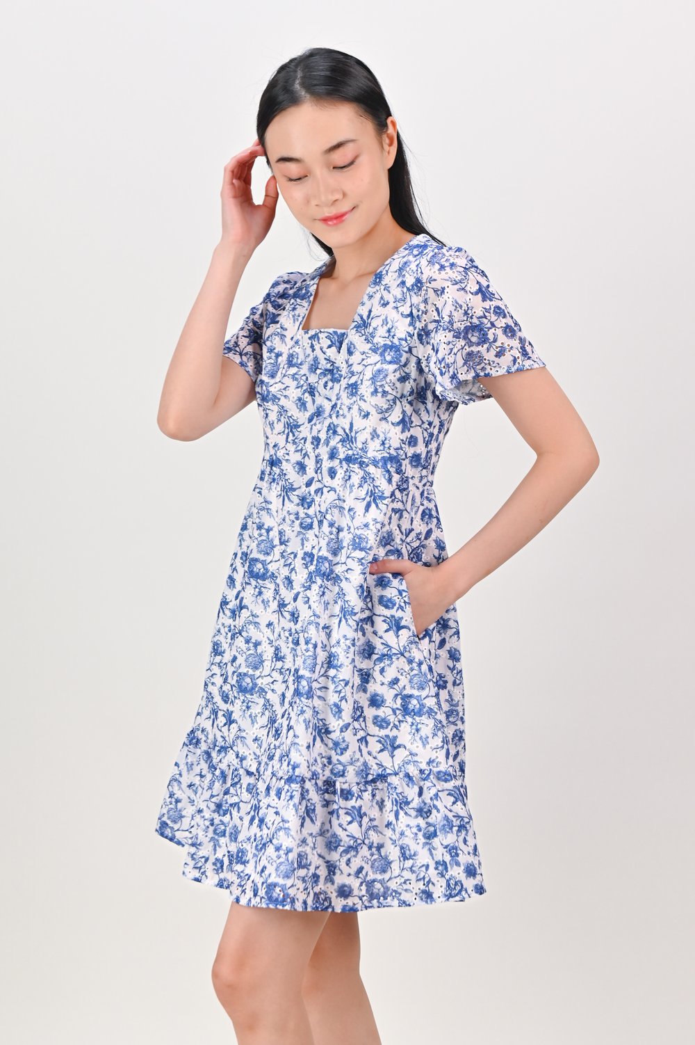 ANTIQUE TOILE EYELET SLEEVED FLOUNCE DRESS ANTIQUE TOILE EYELET SLEEVED FLOUNCE DRESS