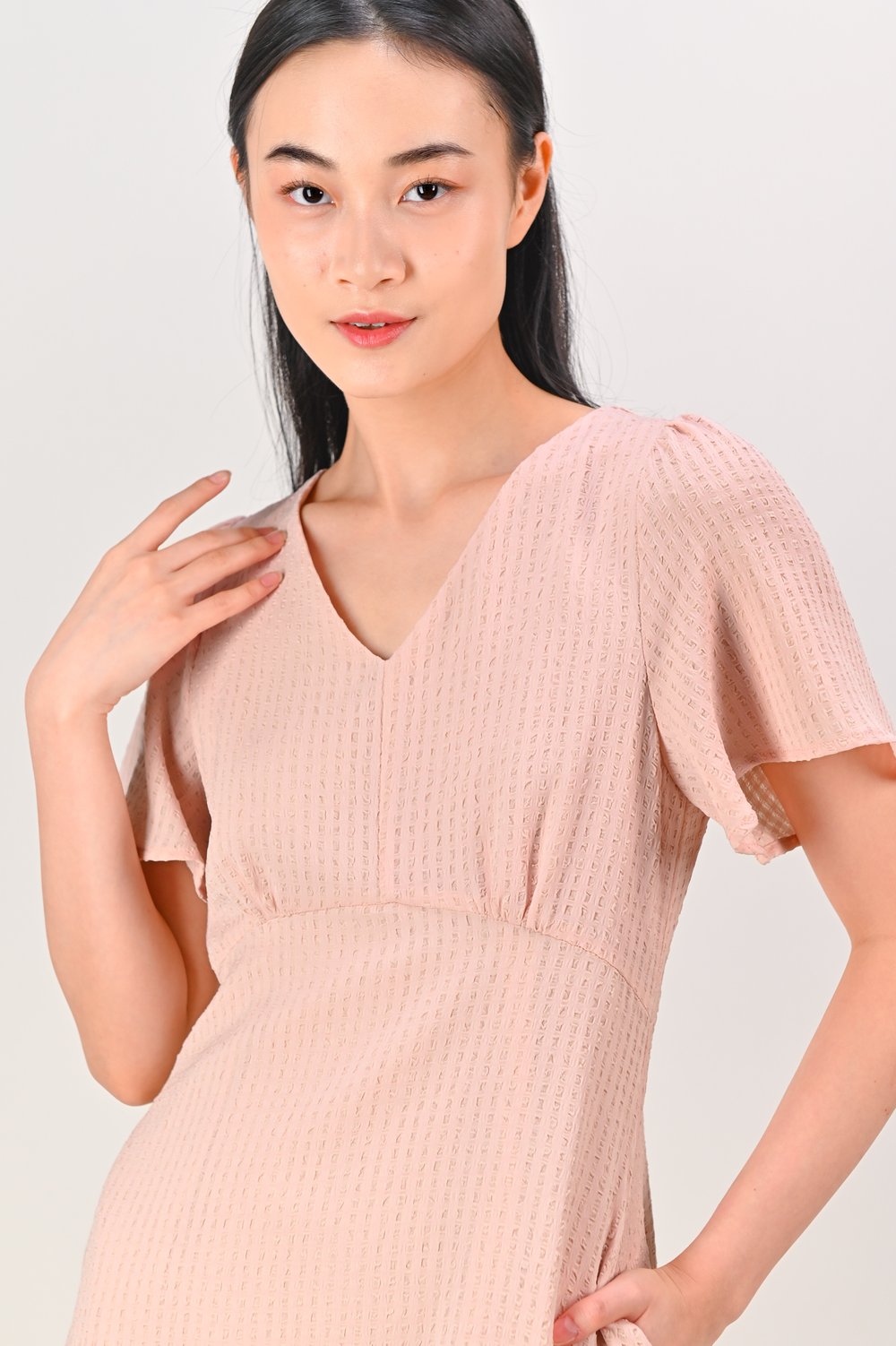 MAGARA TEXTURED SLEEVED DRESS IN PINK