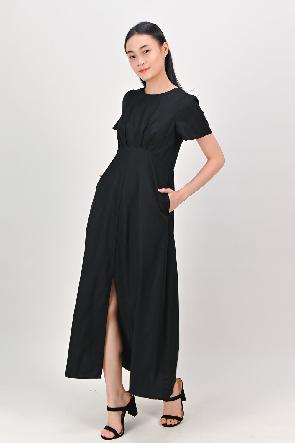 PANELLE CURVED-WAIST SLIT MAXI DRESS IN BLACK