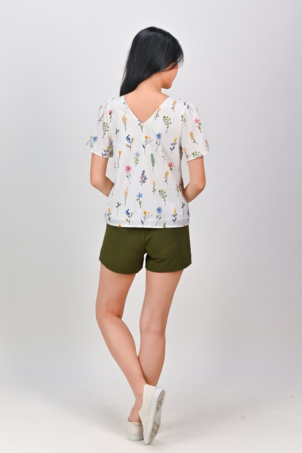 BLOOMING MEADOWS SLEEVED TOP