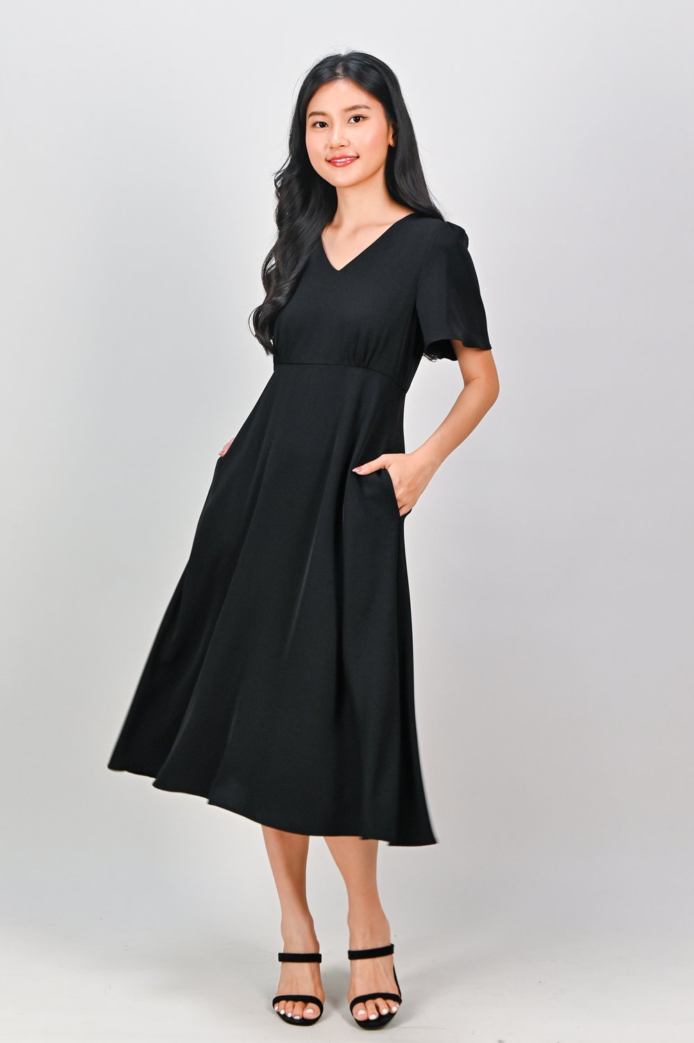 OLSEN SLEEVED V-NECK HIGH-WAIST DRESS IN BLACK