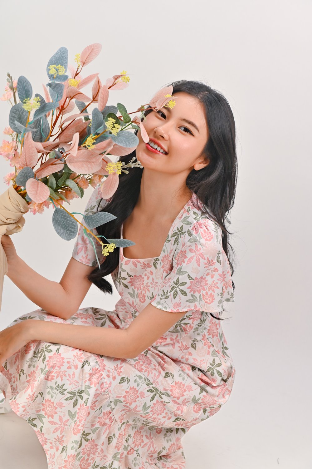 CAMY PEACH GARDEN SQUARE-NECK SLEEVED MIDI DRESS CAMY PEACH GARDEN SQUARE-NECK SLEEVED MIDI DRESS