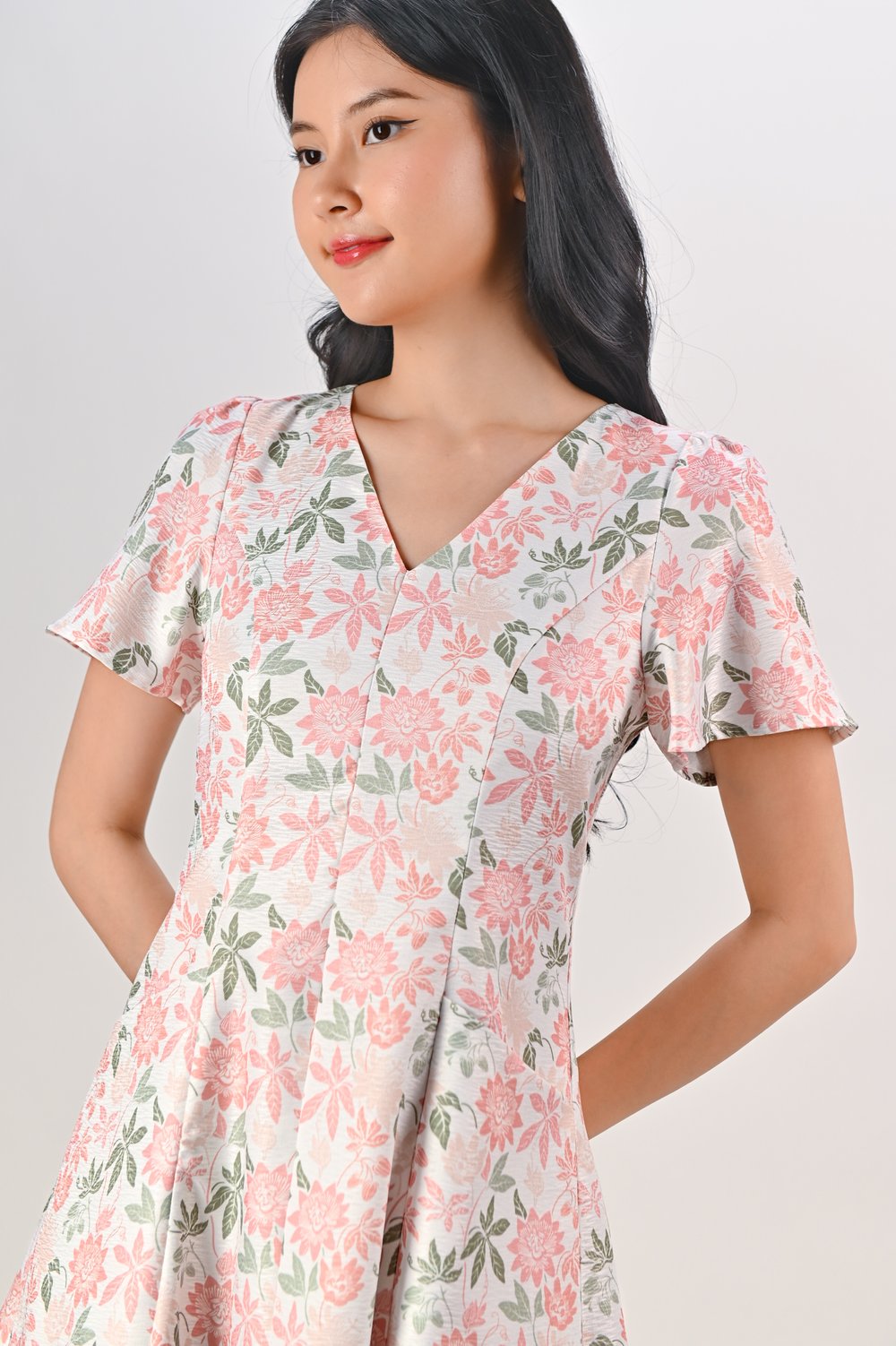 CAMY PEACH GARDEN V-NECK SLEEVED PANELLED DRESS CAMY PEACH GARDEN V-NECK SLEEVED PANELLED DRESS