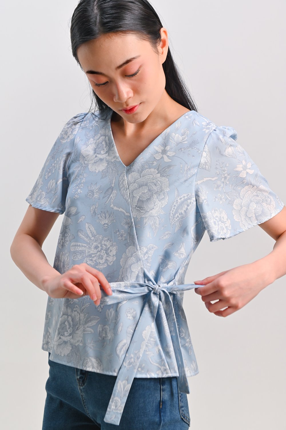 BLUE PORCELAIN BLOOMS SLEEVED TIE-SASH TOP BLUE PORCELAIN BLOOMS SLEEVED TIE-SASH TOP