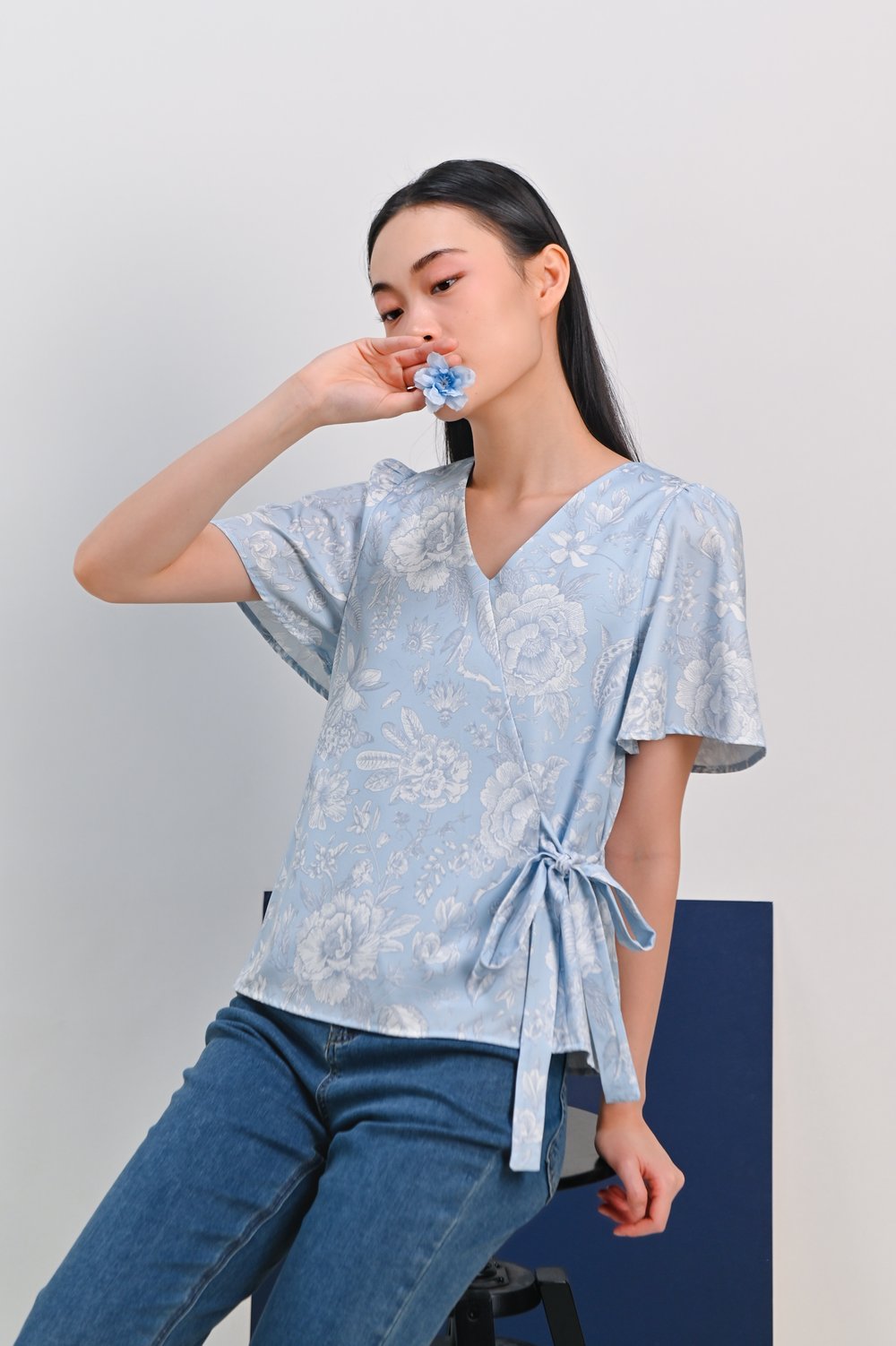 BLUE PORCELAIN BLOOMS SLEEVED TIE-SASH TOP BLUE PORCELAIN BLOOMS SLEEVED TIE-SASH TOP