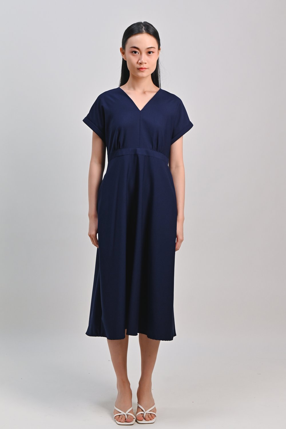 AVALON V-NECK SLEEVED MIDI DRESS IN NAVY AVALON V-NECK SLEEVED MIDI DRESS IN NAVY