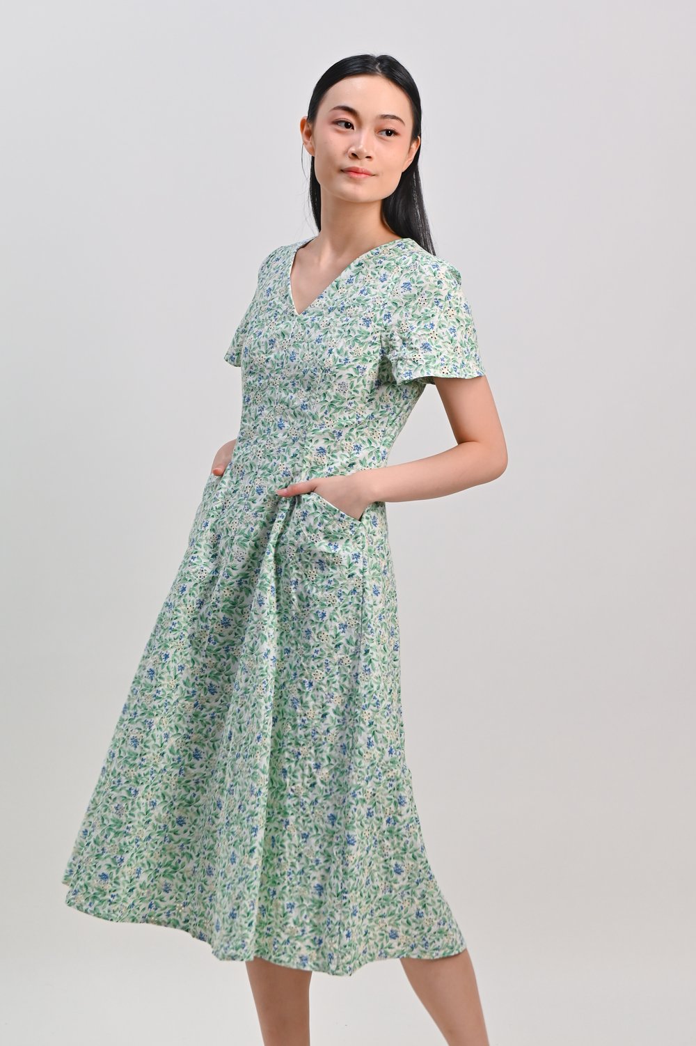 PIANA BLUEBERRY EYELET SLEEVED DRESS PIANA BLUEBERRY EYELET SLEEVED DRESS