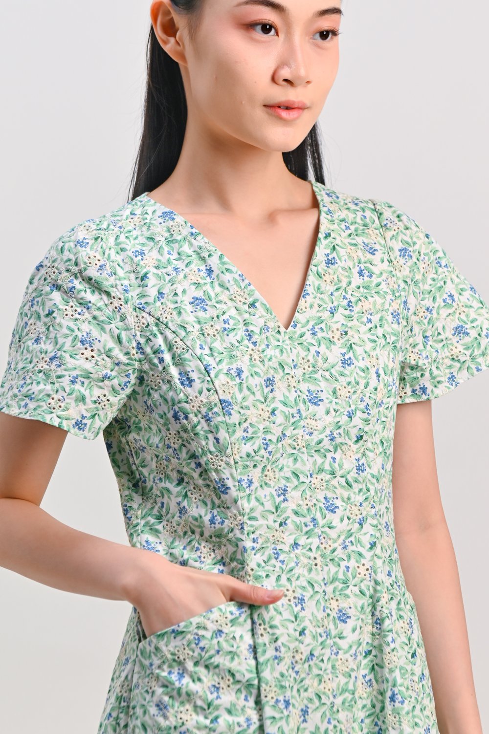 PIANA BLUEBERRY EYELET SLEEVED DRESS PIANA BLUEBERRY EYELET SLEEVED DRESS
