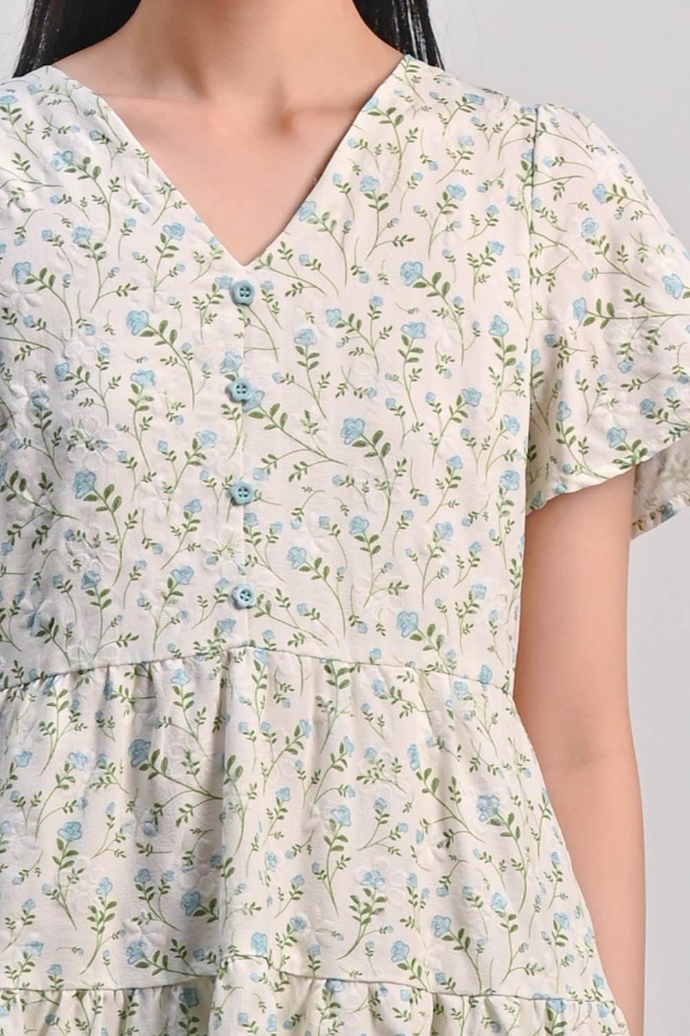 ELOWEN BLUE FLORAL BUTTON TIERED DRESS ELOWEN BLUE FLORAL BUTTON TIERED DRESS