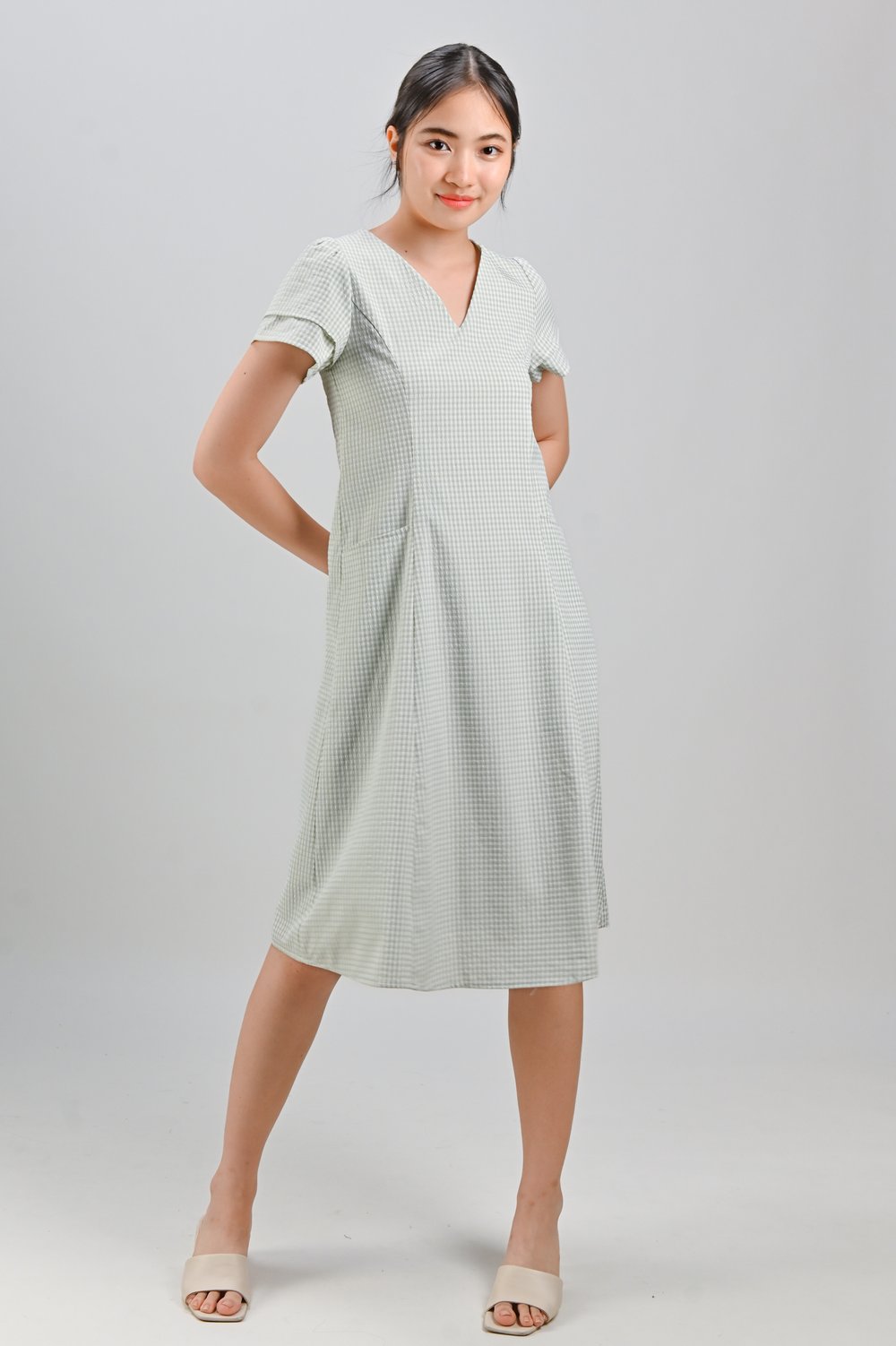 VERIE GINGHAM SLEEVED MIDI DRESS IN GREEN VERIE GINGHAM SLEEVED MIDI DRESS IN GREEN