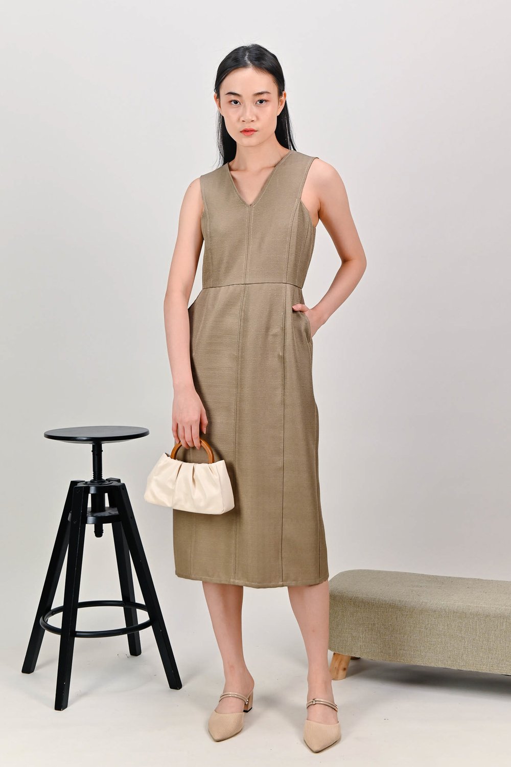 EIRLYS SLEEVELESS PANELLED DRESS IN KHAKI EIRLYS SLEEVELESS PANELLED DRESS IN KHAKI