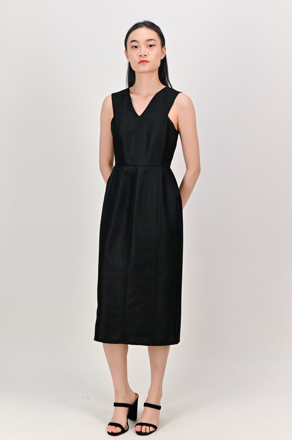 EIRLYS SLEEVELESS PANELLED DRESS IN BLACK EIRLYS SLEEVELESS PANELLED DRESS IN BLACK