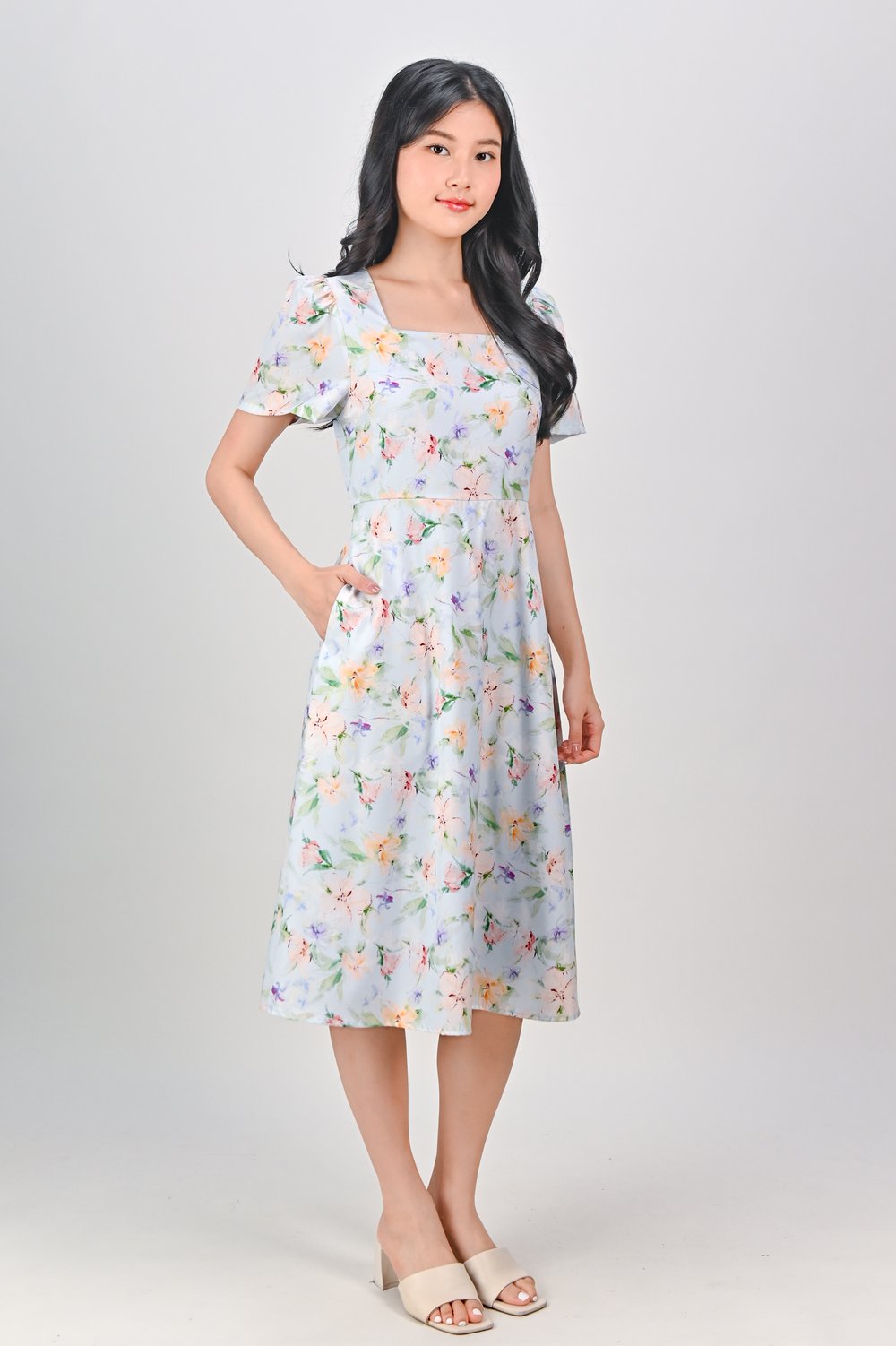 ALBY FLORAL SLEEVED SQUARE-NECK DRESS IN BLUE ALBY FLORAL SLEEVED SQUARE-NECK DRESS IN BLUE