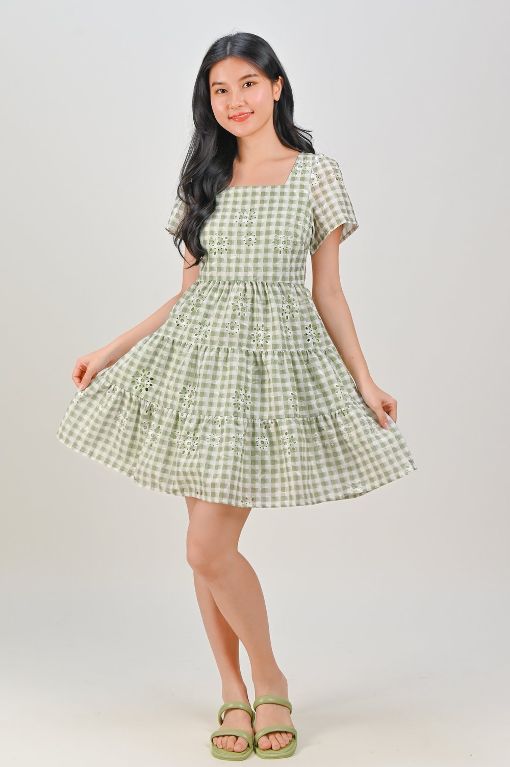 SHIZUKU GINGHAM EYELET BABYDOLL DRESS IN GREEN SHIZUKU GINGHAM EYELET BABYDOLL DRESS IN GREEN