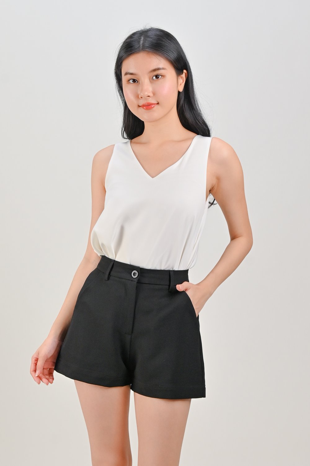CHIYO ELASTIC-BACK SHORTS IN BLACK CHIYO ELASTIC-BACK SHORTS IN BLACK