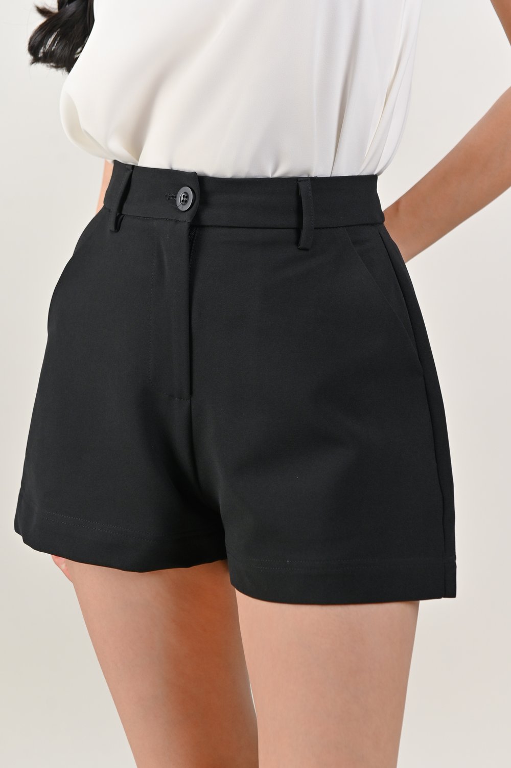 CHIYO ELASTIC-BACK SHORTS IN BLACK CHIYO ELASTIC-BACK SHORTS IN BLACK