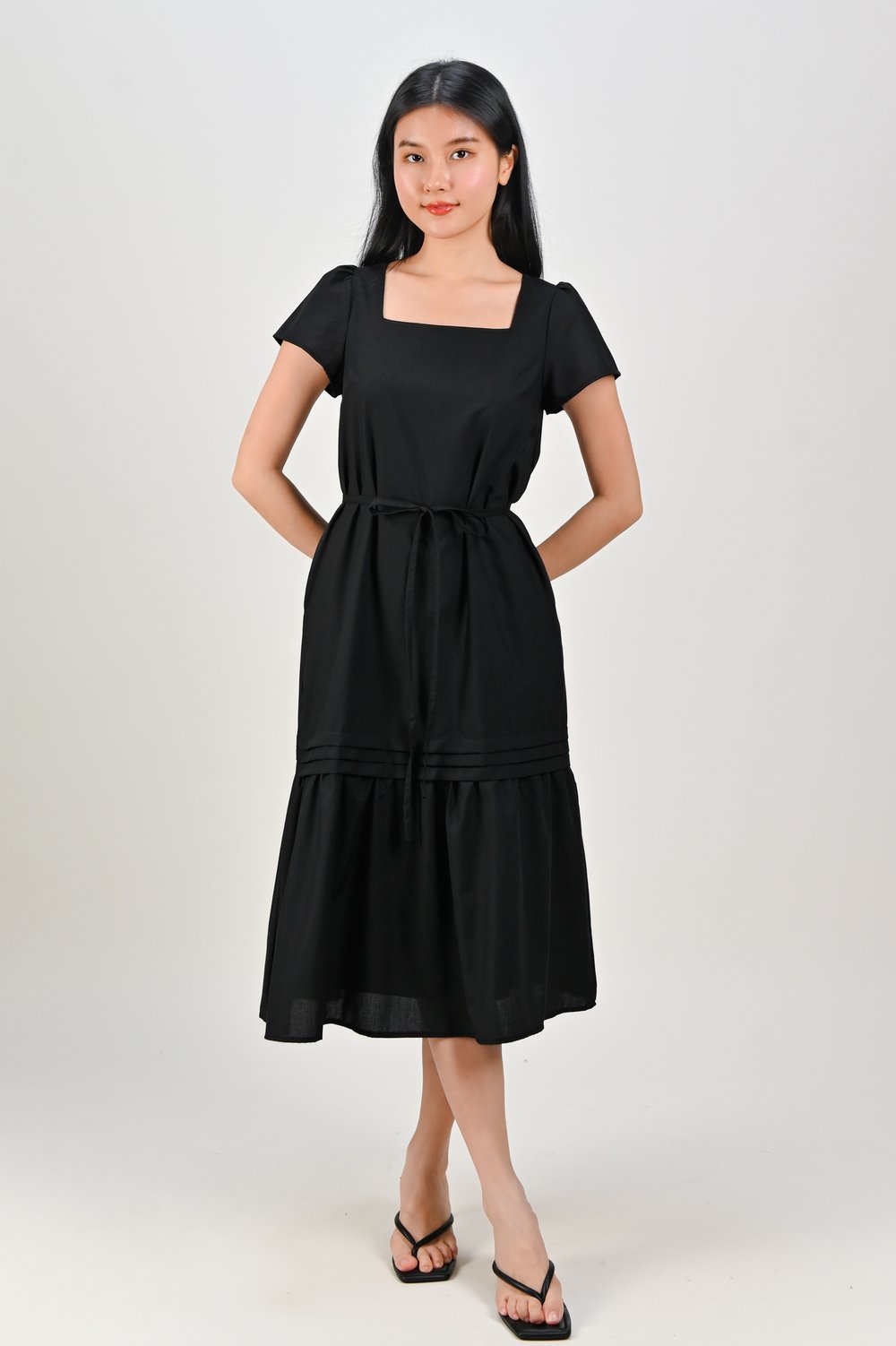 HANAMI SQUARE-NECK SLEEVED MIDI DRESS IN BLACK HANAMI SQUARE-NECK SLEEVED MIDI DRESS IN BLACK