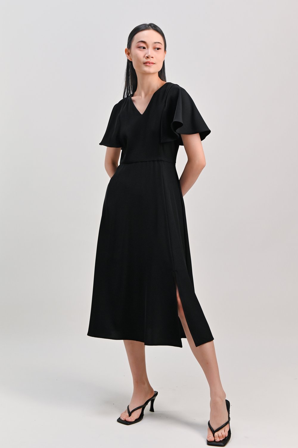 JAZZY V-NECK SLEEVED MIDI DRESS IN BLACK