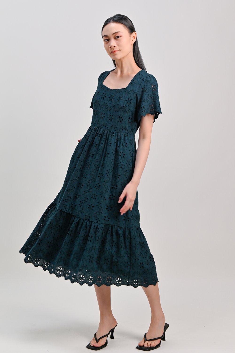 NARINA EYELET SLEEVED MIDI DRESS IN FOREST NARINA EYELET SLEEVED MIDI DRESS IN FOREST