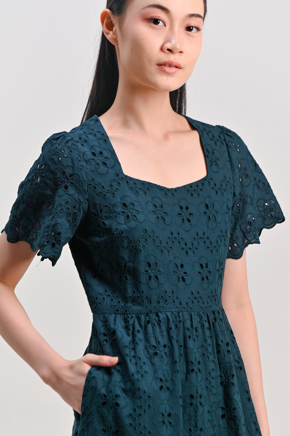 NARINA EYELET SLEEVED MIDI DRESS IN FOREST NARINA EYELET SLEEVED MIDI DRESS IN FOREST