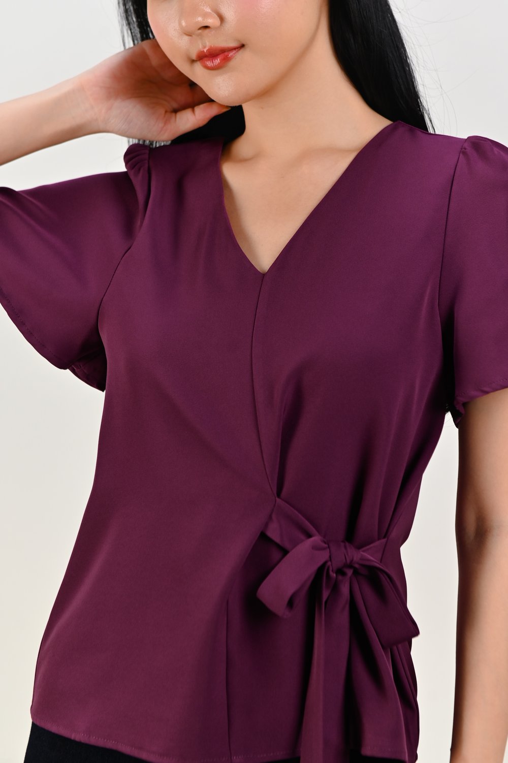 DEXIE SLEEVED TIE-SASH TOP IN MAROON