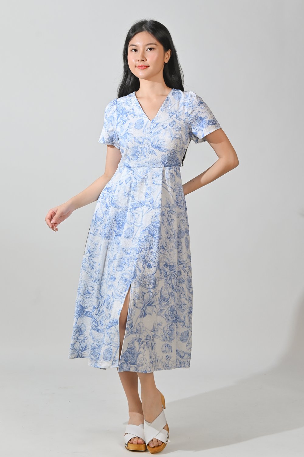 KENYE EMBOSSED SLEEVED DRESS IN BLUE PORCELAIN KENYE EMBOSSED SLEEVED DRESS IN BLUE PORCELAIN