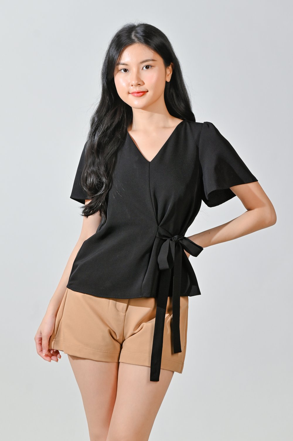 DEXIE SLEEVED TIE-SASH TOP IN BLACK