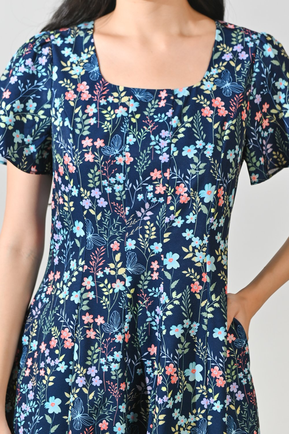 IVY LIT FLORAL SLEEVED PANELLED MIDI DRESS IVY LIT FLORAL SLEEVED PANELLED MIDI DRESS