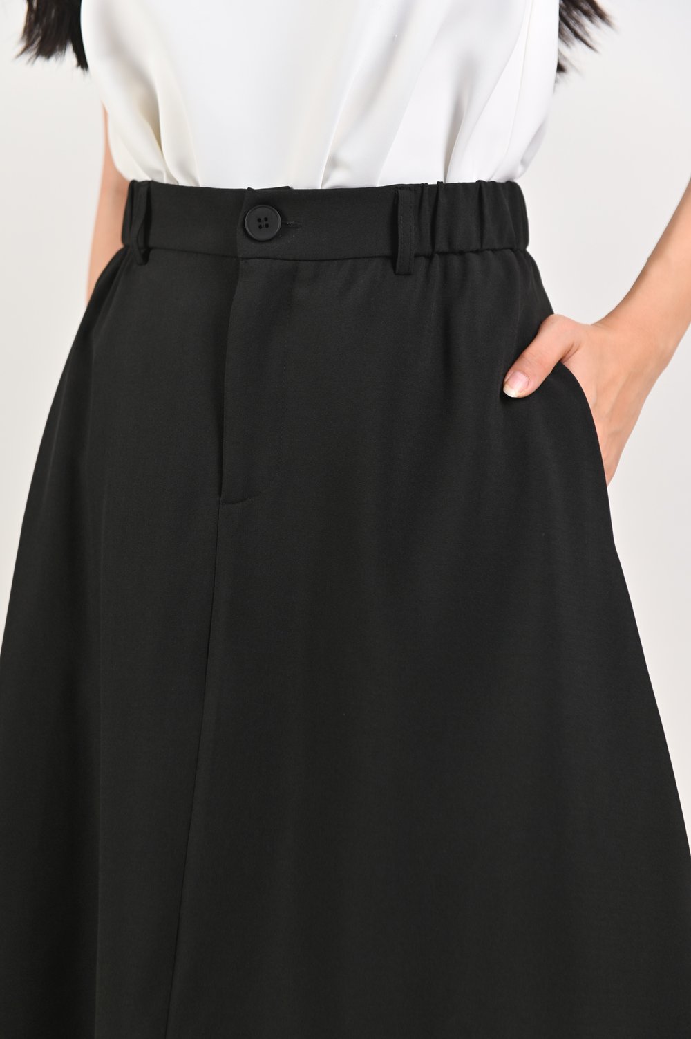 KIFFY BLACK ELASTIC-WAIST SKIRT