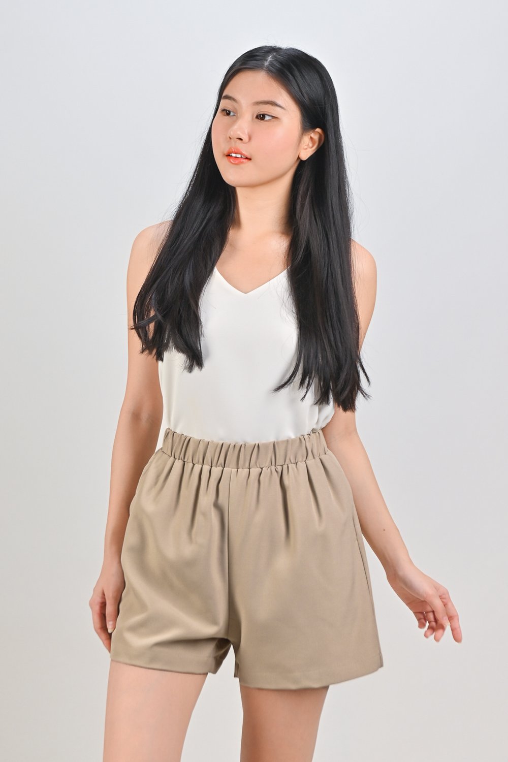 ZENYA ELASTIC-WAIST SHORTS IN KHAKI