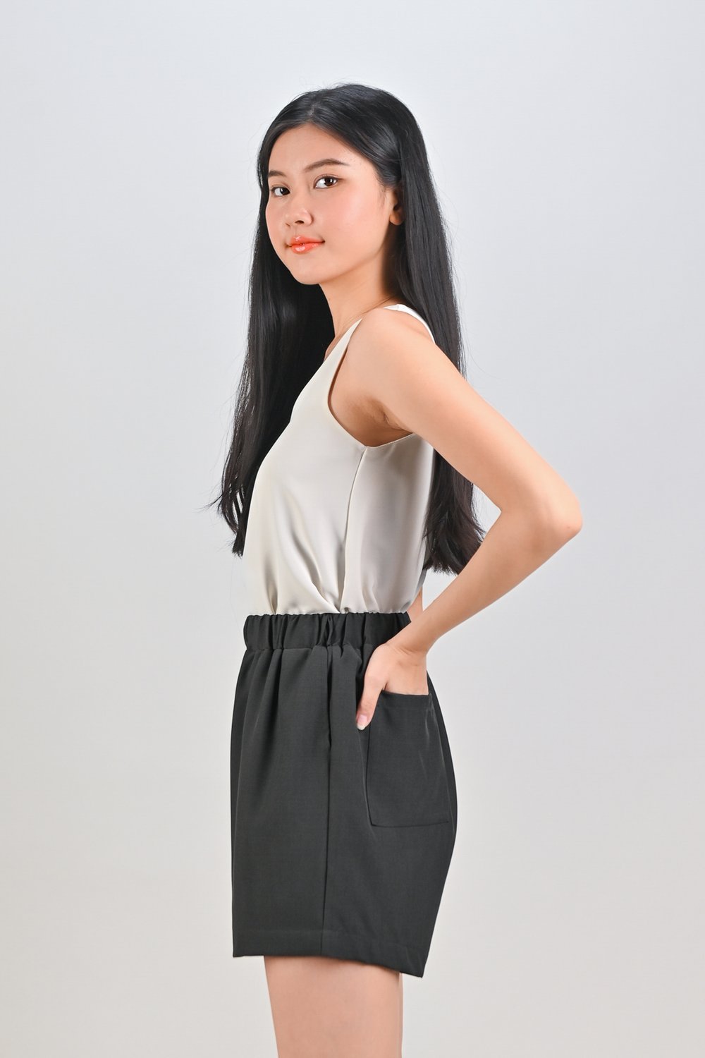 ZENYA ELASTIC-WAIST SHORTS IN GUNMETAL ZENYA ELASTIC-WAIST SHORTS IN GUNMETAL