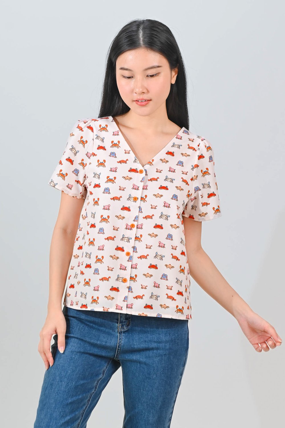 CRABBY SLEEVED BUTTON TOP