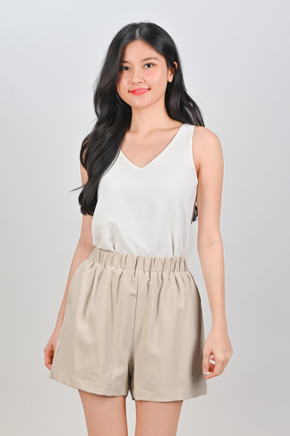 ZENYA ELASTIC-WAIST SHORTS IN NEW SAND