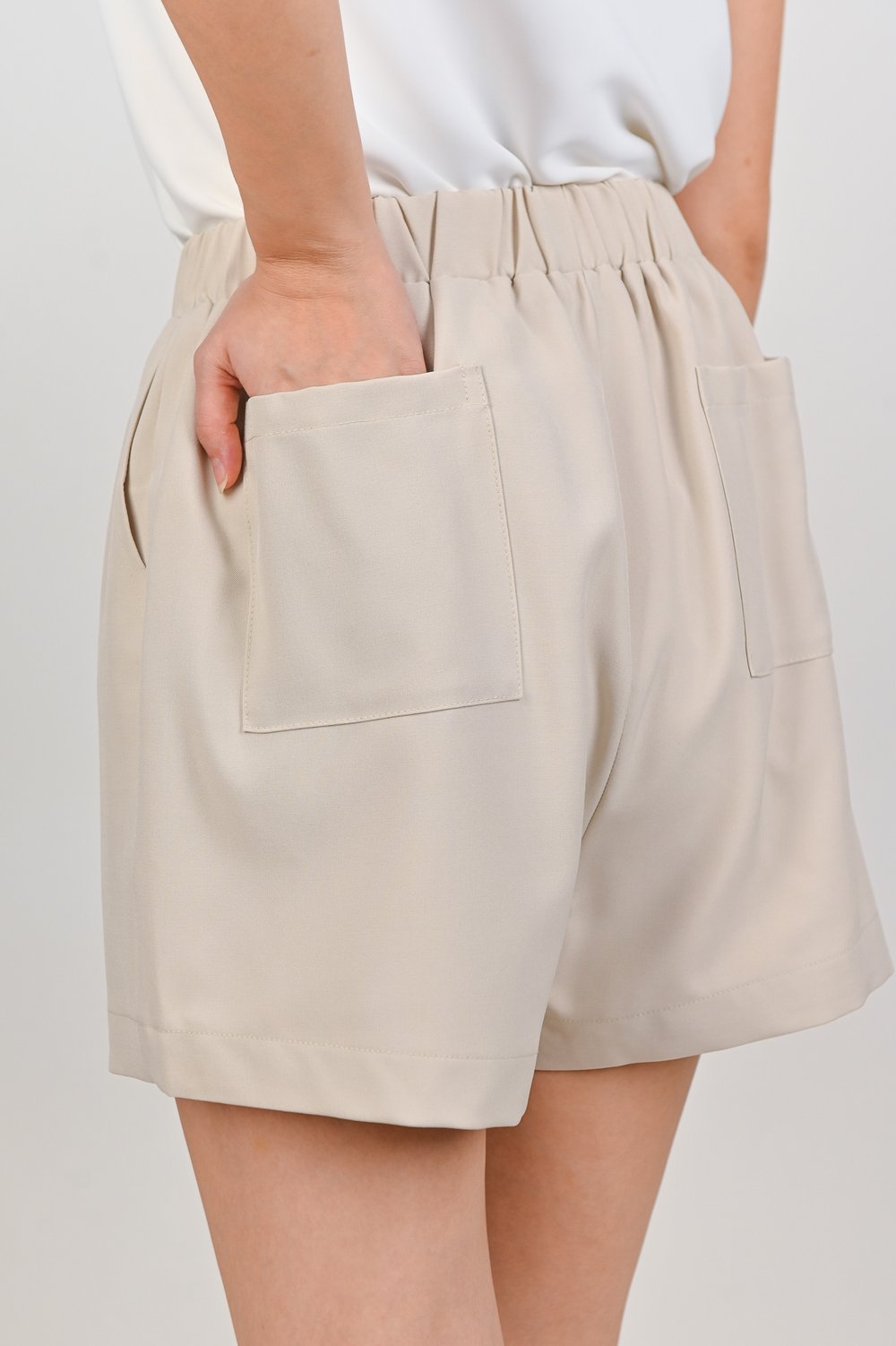 ZENYA ELASTIC-WAIST SHORTS IN NEW SAND