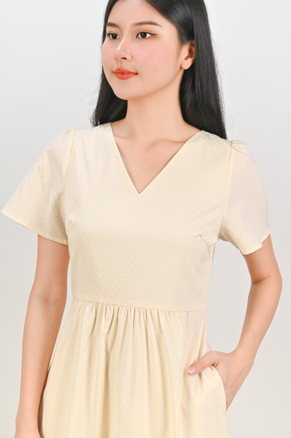SYBELLE DOTTY V-NECK SLEEVED DRESS IN CREAM SYBELLE DOTTY V-NECK SLEEVED DRESS IN CREAM