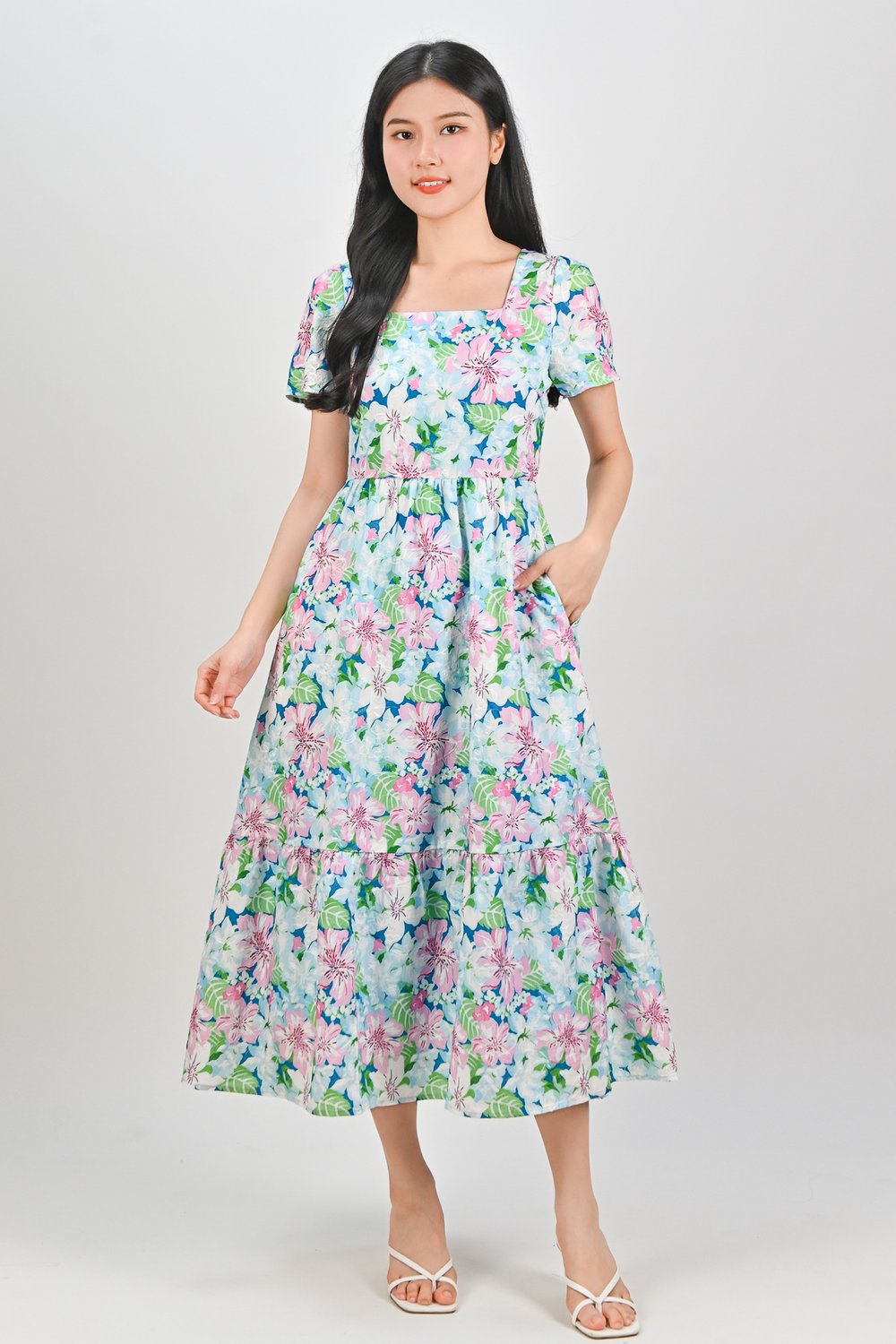 ESTRA FLORAL SQUARE-NECK SLEEVED DRESS IN BLUE ESTRA FLORAL SQUARE-NECK SLEEVED DRESS IN BLUE