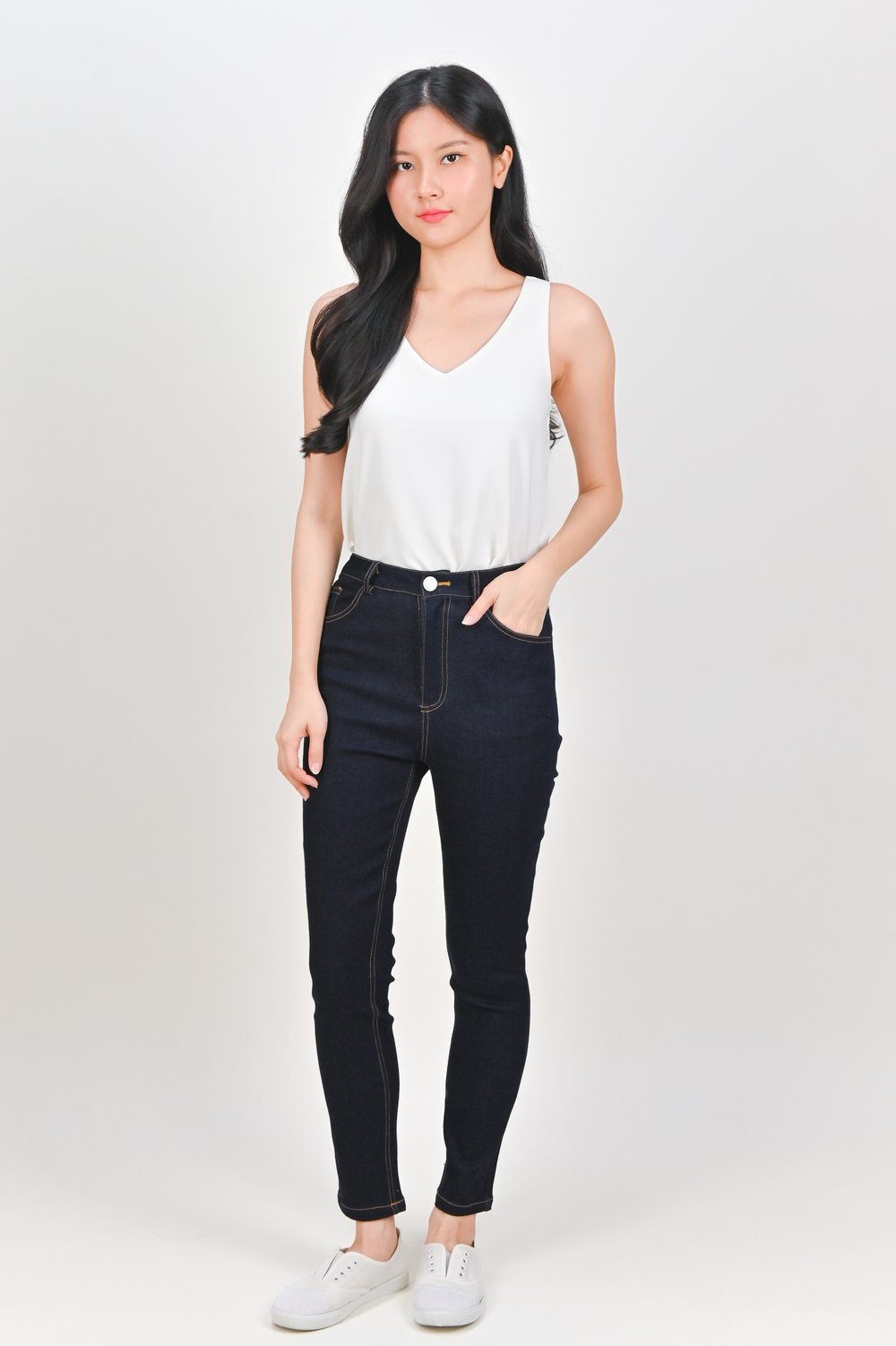 ZAMARA SLIM JEANS IN DARK DENIM ZAMARA SLIM JEANS IN DARK DENIM