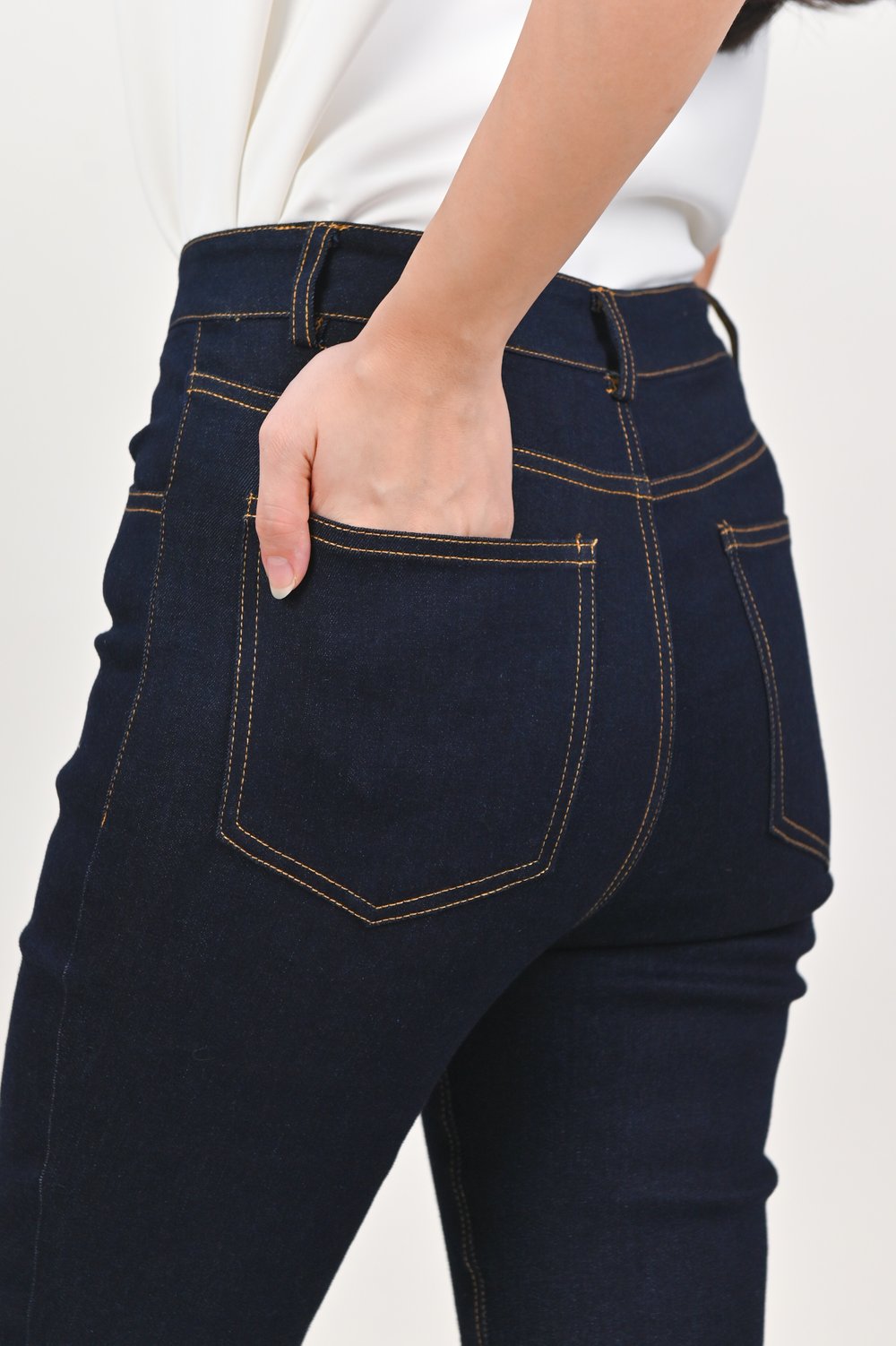 ZAMARA SLIM JEANS IN DARK DENIM ZAMARA SLIM JEANS IN DARK DENIM