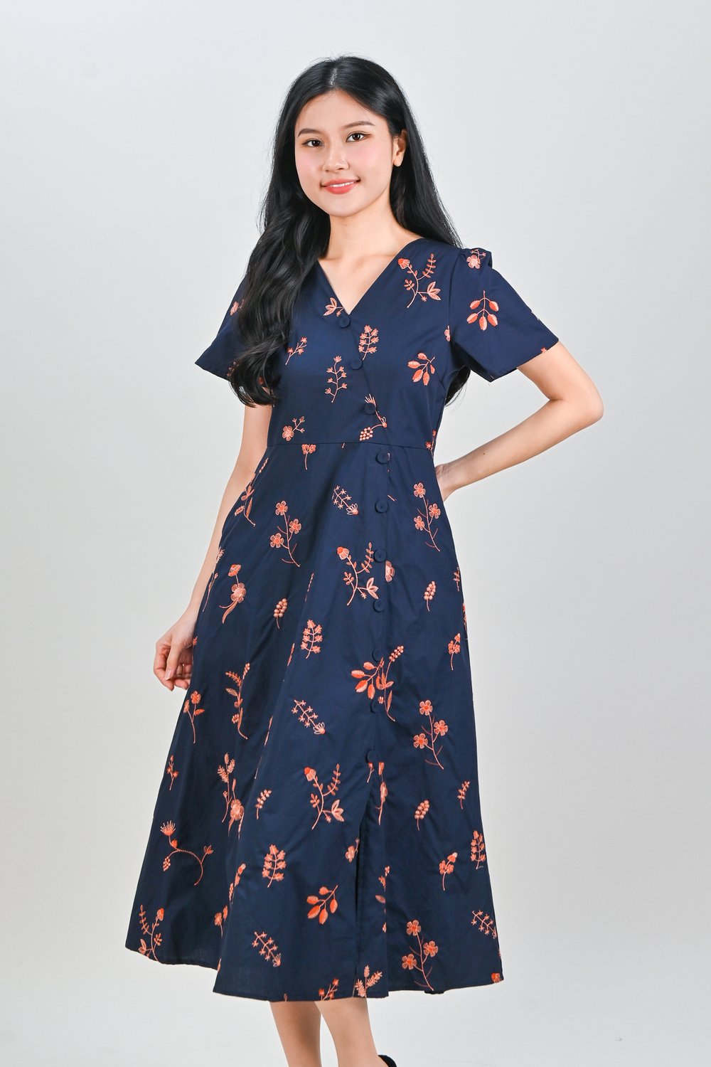 SOLSTICE NAVY EMBROIDERED SLEEVED MIDI DRESS SOLSTICE NAVY EMBROIDERED SLEEVED MIDI DRESS