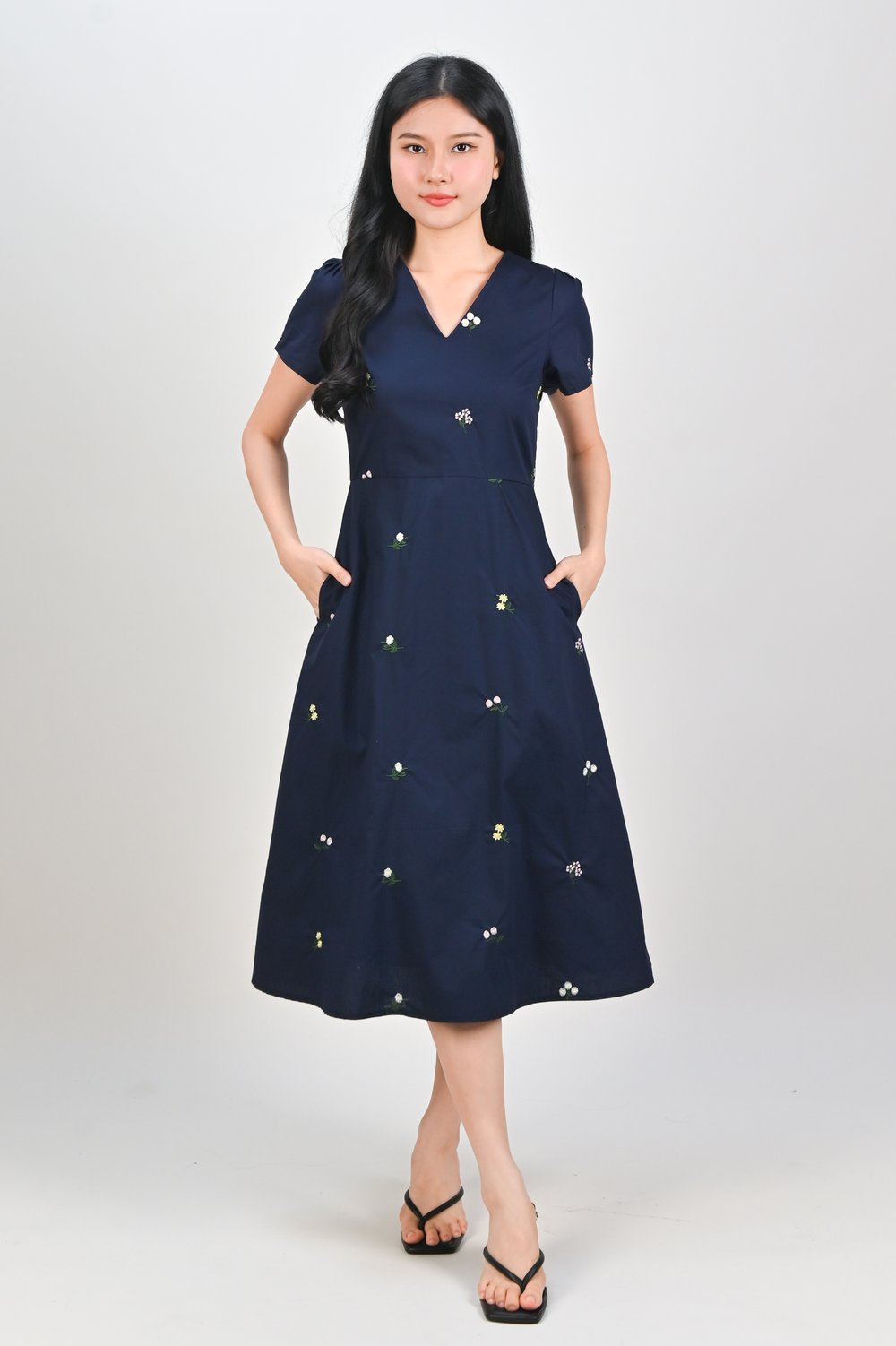 LINARA NAVY EMBROIDERED SLEEVED MIDI DRESS