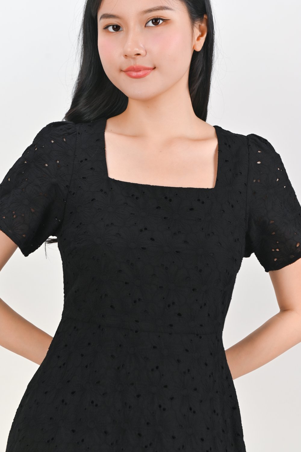 YINDI EYELET SQUARE-NECK SLEEVED MIDI DRESS IN BLACK YINDI EYELET SQUARE-NECK SLEEVED MIDI DRESS IN BLACK
