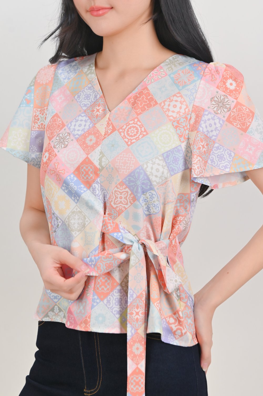 DIAMOND VINTAGE TILES SLEEVED TIE-SASH TOP
