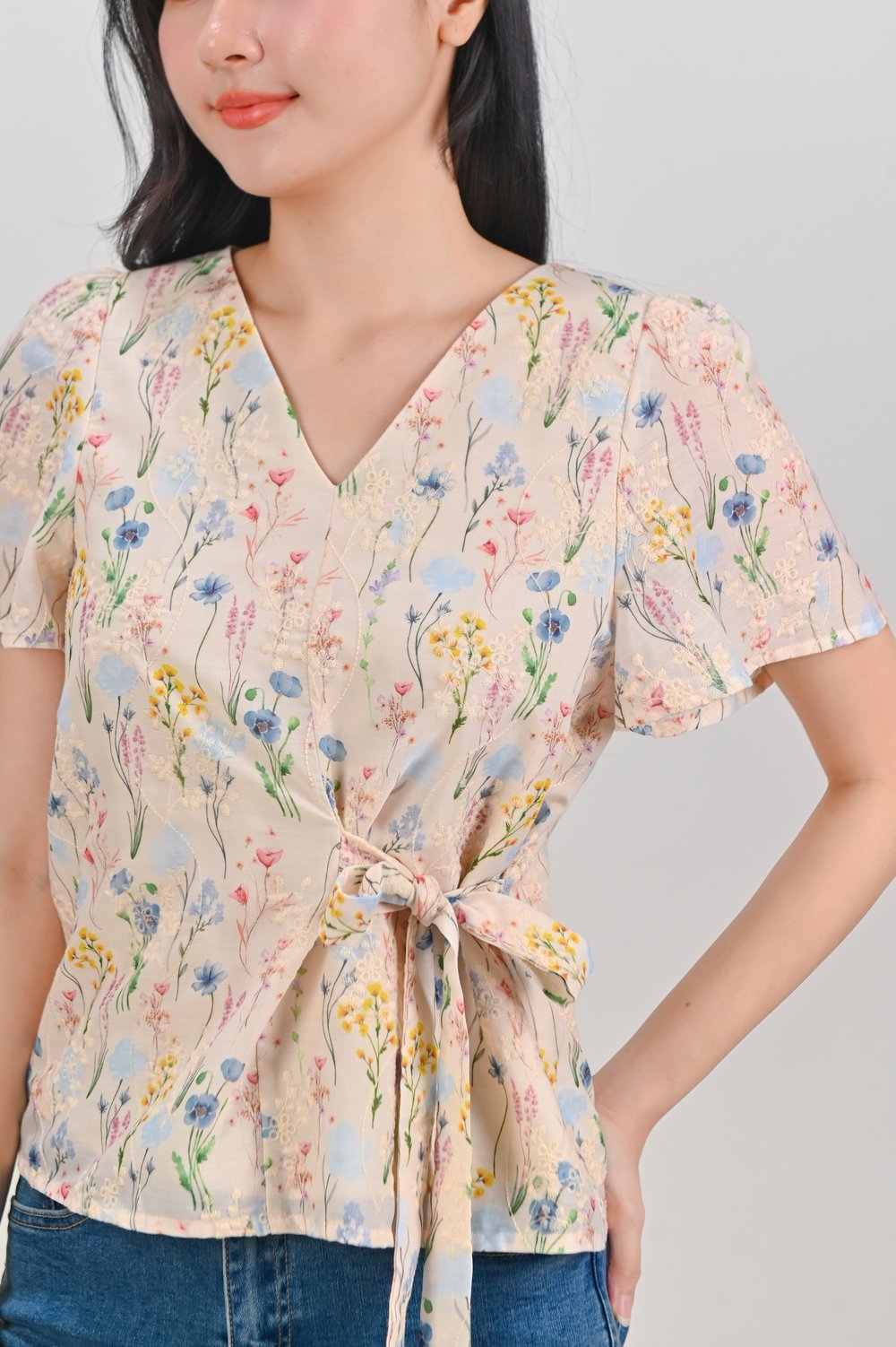 LUNE SLEEVED TIE-SASH TOP IN BLUE FLORAL