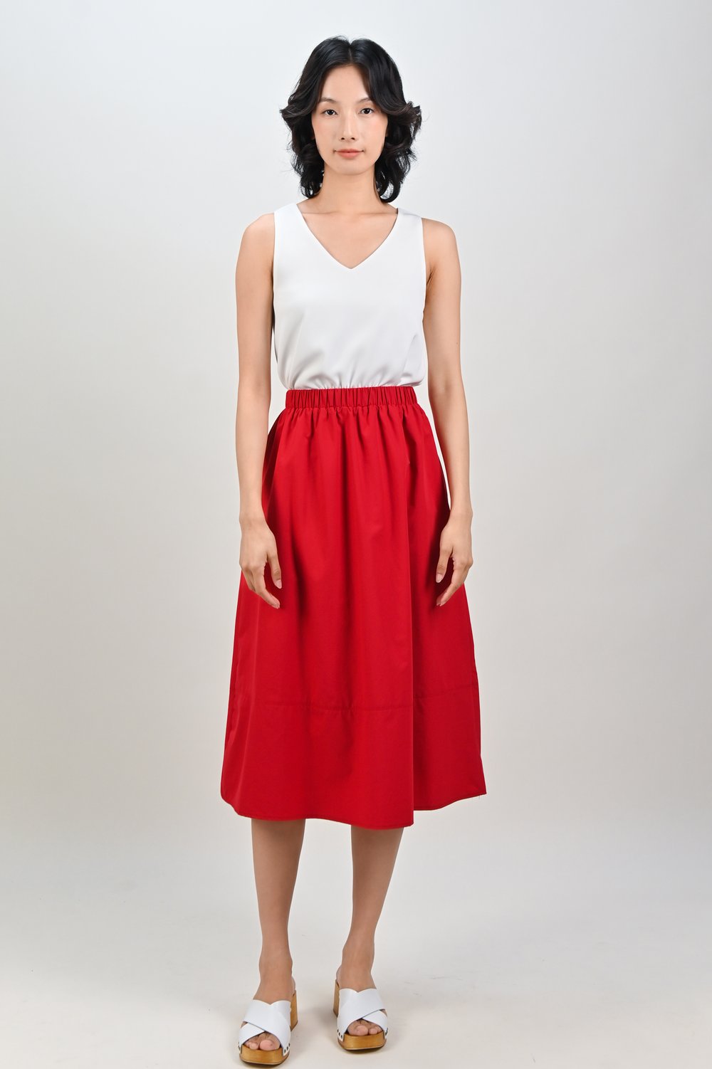 SAMANTHA ELASTIC-WAIST MIDI SKIRT IN RED