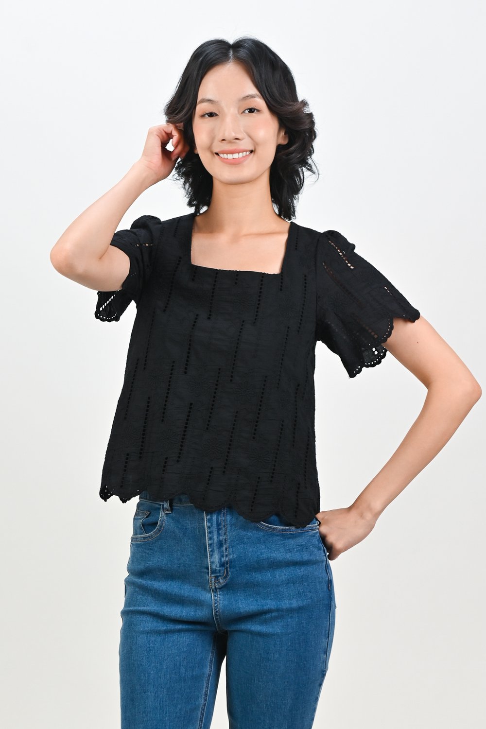 EVOSHA EYELET SLEEVED TOP IN BLACK